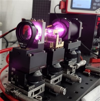 Method for determining the temperature of a laser medium